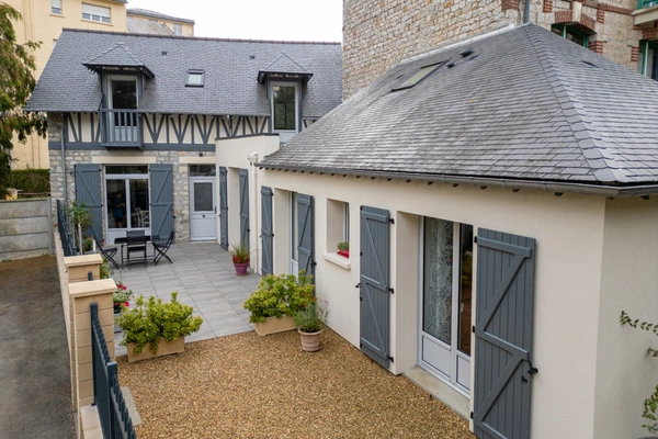 Maison de plain-pied entièrement rénovée, à 50 m du lac — cœur de Bagnoles-de-l'Orne