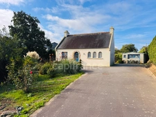 Maison T3 avec étang et grenier aménageable sur 2 183 m² de terrain – Plouguin