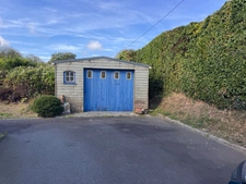 Maison T 3 avec étang et grenier aménageable sur 2 183 m² de terrain – Plouguin