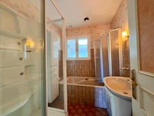 Maison T 3 avec étang et grenier aménageable sur 2 183 m² de terrain – Plouguin