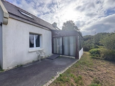 Maison T 3 avec étang et grenier aménageable sur 2 183 m² de terrain – Plouguin