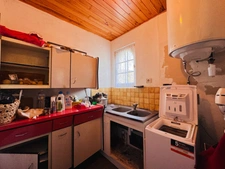 Maison T 3 avec étang et grenier aménageable sur 2 183 m² de terrain – Plouguin