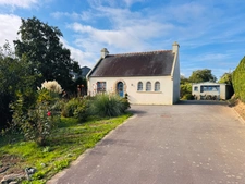 Maison T 3 avec étang et grenier aménageable sur 2 183 m² de terrain – Plouguin