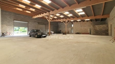 VAUVILLERS (70). Ensemble immobilier composé d'une maison d'habitation de 170m² et d'un bâtiment de 520m²