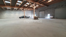 VAUVILLERS (70). Ensemble immobilier composé d'une maison d'habitation de 170m² et d'un bâtiment de 520m²