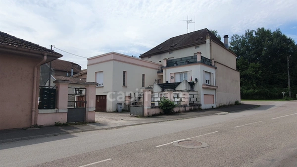 Dpt Haute-Saône (70), à vendre proche de LUXEUIL LES BAINS immeuble 
