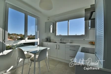 Renovated house of approximately 196 m² of living space, offering a main residence, an independent apartment and a multipurpose space.