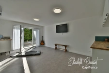 Renovated house of approximately 196 m² of living space, offering a main residence, an independent apartment and a multipurpose space.