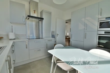 Renovated house of approximately 196 m² of living space, offering a main residence, an independent apartment and a multipurpose space.