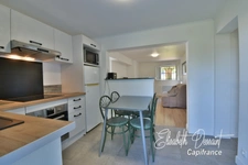 Renovated house of approximately 196 m² of living space, offering a main residence, an independent apartment and a multipurpose space.