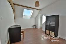 Renovated house of approximately 196 m² of living space, offering a main residence, an independent apartment and a multipurpose space.