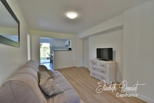Renovated house of approximately 196 m² of living space, offering a main residence, an independent apartment and a multipurpose space.