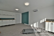 Renovated house of approximately 196 m² of living space, offering a main residence, an independent apartment and a multipurpose space.