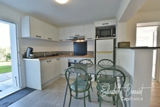 Renovated house of approximately 196 m² of living space, offering a main residence, an independent apartment and a multipurpose space.