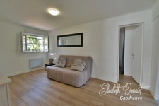 Renovated house of approximately 196 m² of living space, offering a main residence, an independent apartment and a multipurpose space.