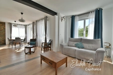 Renovated house of approximately 196 m² of living space, offering a main residence, an independent apartment and a multipurpose space.