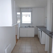 Chartres agglomération bel appartement  3 chambres Terrasse triple exposition de 60m2.