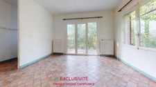 TOURVES – HOUSE TO RENOVATE 151 M² – 5 BEDROOMS – GARAGE 60 M² – LAND 1,210 M² – SOLAR PANELS