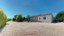 Garéoult – Maison de plain-pied 167m² utiles avec studio indépendant, piscine, double garage de 35 m², terrain arboré