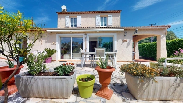 Maison à vendre 5 pièces GAREOULT (83)