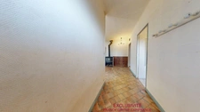 TOURVES – HOUSE TO RENOVATE 151 M² – 5 BEDROOMS – GARAGE 60 M² – LAND 1,210 M² – SOLAR PANELS