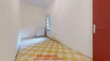 TOURVES – HOUSE TO RENOVATE 151 M² – 5 BEDROOMS – GARAGE 60 M² – LAND 1,210 M² – SOLAR PANELS