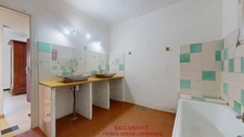 TOURVES – HOUSE TO RENOVATE 151 M² – 5 BEDROOMS – GARAGE 60 M² – LAND 1,210 M² – SOLAR PANELS