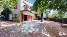 TOURVES – HOUSE TO RENOVATE 151 M² – 5 BEDROOMS – GARAGE 60 M² – LAND 1,210 M² – SOLAR PANELS