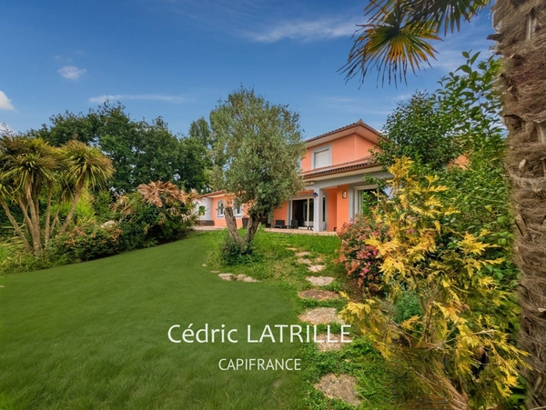 Maison à vendre 6 pièces ORLEIX (65)