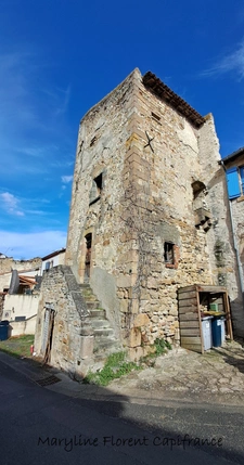 Batisse de caractère en pierre à rénover  SAUVAGNAT SAINTE MARTHE (63)