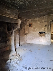 Batisse de caractère en pierre à rénover  SAUVAGNAT SAINTE MARTHE (63)