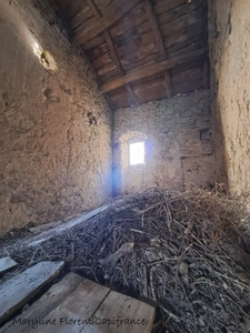 Batisse de caractère en pierre à rénover  SAUVAGNAT SAINTE MARTHE (63)