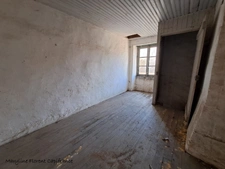 Batisse de caractère en pierre à rénover  SAUVAGNAT SAINTE MARTHE (63)