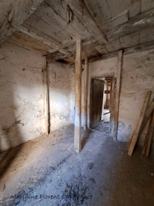 Batisse de caractère en pierre à rénover  SAUVAGNAT SAINTE MARTHE (63)