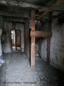 Batisse de caractère en pierre à rénover  SAUVAGNAT SAINTE MARTHE (63)