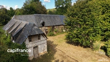 Propriete à vendre à  CRESSEVEUILLE (14) comprenant un château, un manoir, un pressoir 