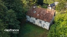 Propriete à vendre à  CRESSEVEUILLE (14) comprenant un château, un manoir, un pressoir 