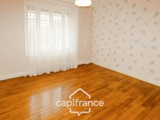 Rare à Pierre-de-Bresse – A vendre Maison familiale de 9 pièces avec piscine sur plus de 7 000 m² de terrain