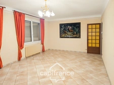 Rare à Pierre-de-Bresse – A vendre Maison familiale de 9 pièces avec piscine sur plus de 7 000 m² de terrain