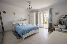 Proprieté de 150 m2 avec dépendance à vendre 7 pièces LAURIS (84)