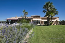 Exceptional property of 290 m2 in the heart of the Vallée des Baux-de-Provence – 25 hectare olive-growing estate for sale 7 rooms MOULES (13)