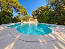 Maison de 170 m2 et maison de 70 m2, piscine, jardin 4230 m2 LAURIS (84)