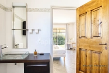 Exceptional property of 290 m2 in the heart of the Vallée des Baux-de-Provence – 25 hectare olive-growing estate for sale 7 rooms MOULES (13)
