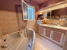 Maison à vendre 6 pièces 130 m2, dépendance, piscine, jardin  LAURIS (84)