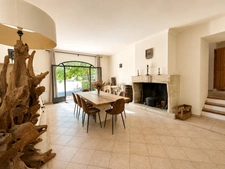 Mas du XVIIIe siècle de 210 m2, piscine, jardin de 6400 m2  OPPEDE (84)