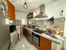 81 m² town house with private 50 m² garden and vaulted cellar for sale in PERTUIS (84)