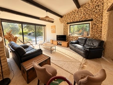 Maison de 170 m2 et maison de 70 m2, piscine, jardin 4230 m2 LAURIS (84)