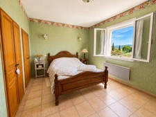 Maison à vendre 6 pièces 130 m2, dépendance, piscine, jardin  LAURIS (84)