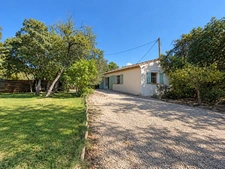Maison de 170 m2 et maison de 70 m2, piscine, jardin 4230 m2 LAURIS (84)