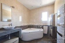 Propriété d’exception de 290 m2 au cœur de la Vallée des Baux-de-Provence sur 25 hectares 7 pièces MOULES (13)